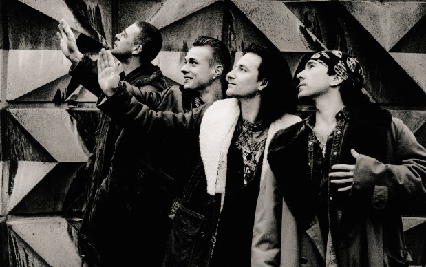 U2-The-Sky-Down-619x388