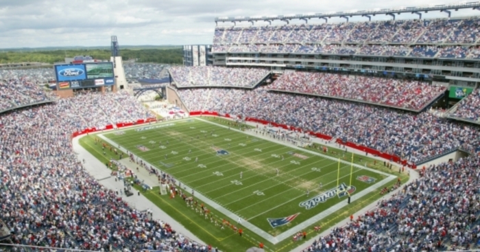 FOXBORO, MA - SEPTEMBER 10: of the New England Patriots against the Buffalo Bills on September 10, 2006 at Gillette Stadium in Foxboro, Massachusetts. .(Photo by Rick Stewart/Getty Images)