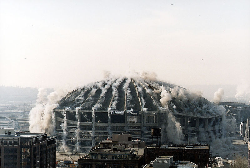 800px-kingdome_implosion