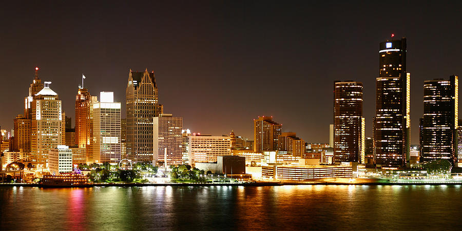 detroit-skyline-at-night-color-semper-l-augustus