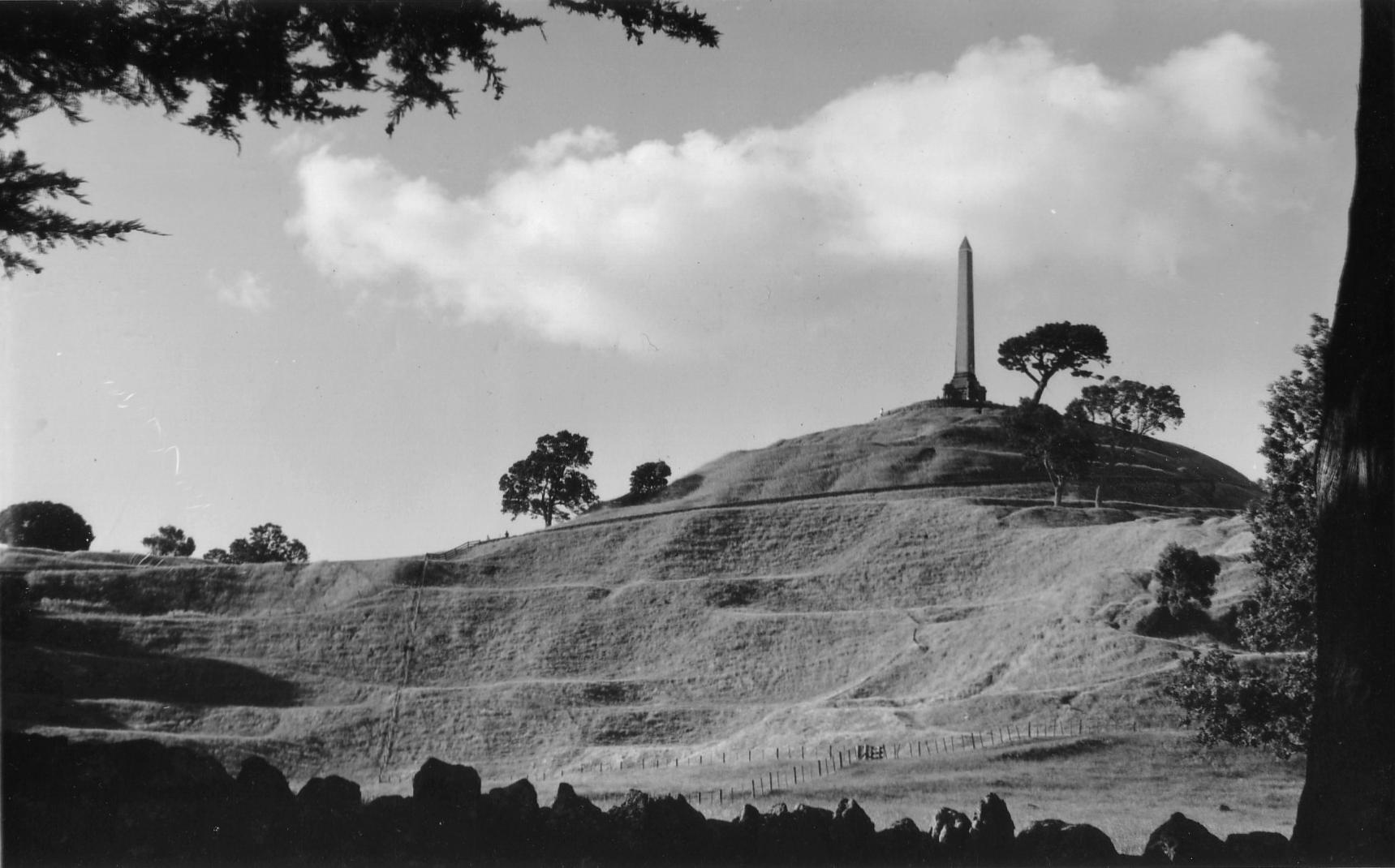 One_Tree_Hill_Auckland_in_the_1990s